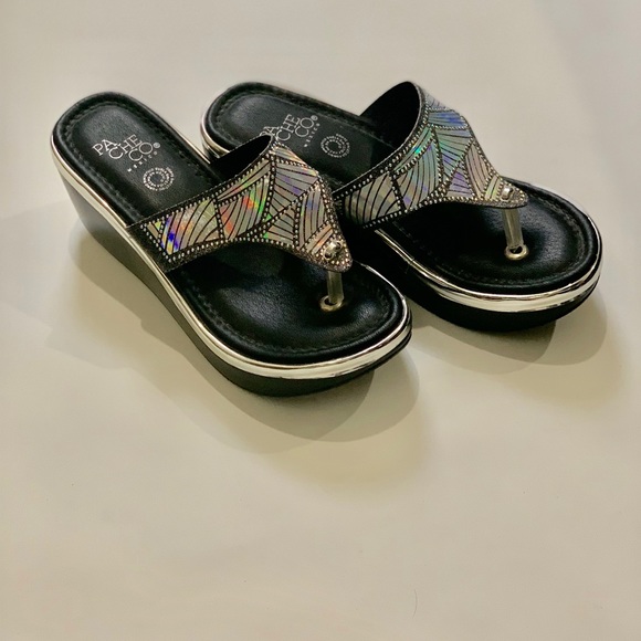 Sandals - Picture 3 of 4